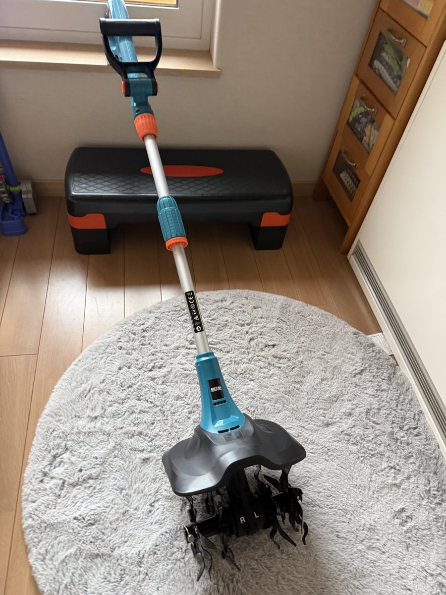 新しく買った小型の耕運機