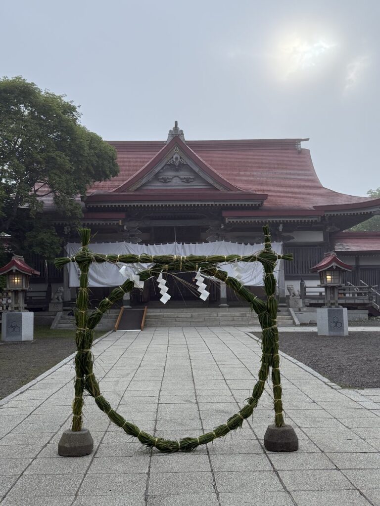 釧路・厳島神社の茅の輪（夏越の祓）